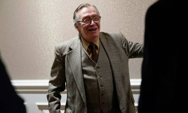 Vídeos de Olavo de Carvalho estão na categoria Comédia do YouTube