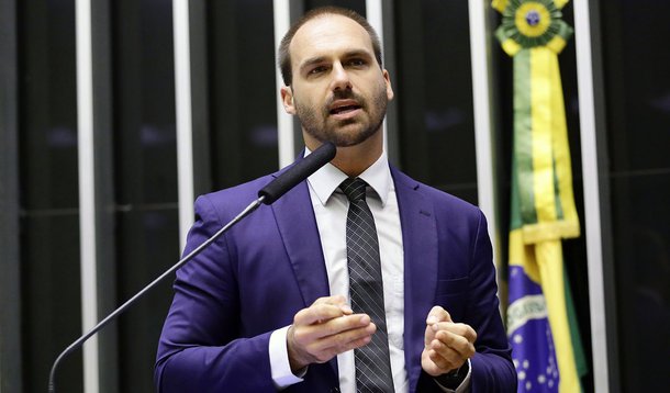 Eduardo Bolsonaro se diz alinhado com política econômica de Macri