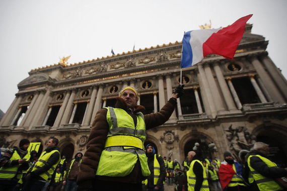Coletes amarelos afetam turismo na França