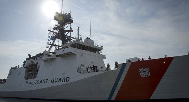 Marinha venezuelana expulsa navio de guerra dos EUA  de suas águas