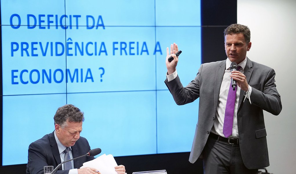 Reforma da Previdência acaba com o Estado social de 1988, diz economista