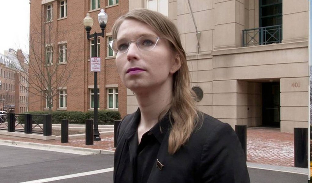 Chelsea Manning é libertada após dois meses presa