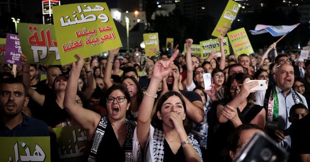 Em Israel, milhares protestam contra 'lei do Estado judeu'