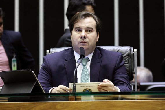 Congresso ensaia um parlamentarismo informal e a crise se aprofunda