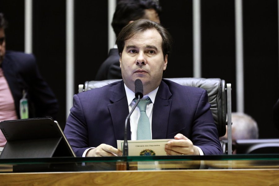 Congresso ensaia um parlamentarismo informal e a crise se aprofunda