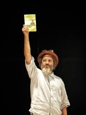 Peça de teatro celebra obra de Paulo Freire