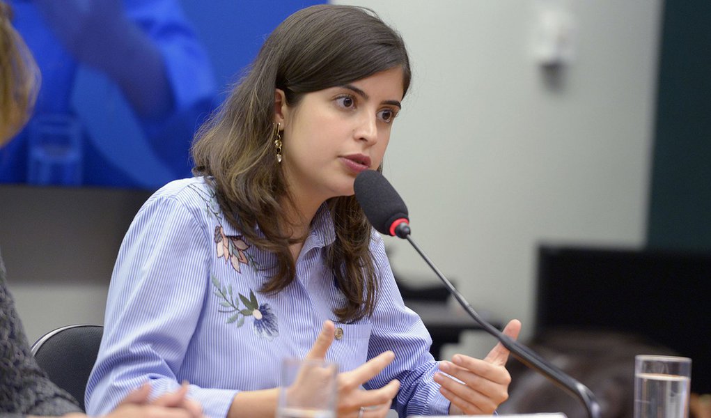 Tábata Amaral