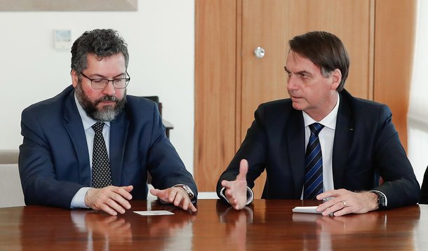 Diplomacia de Bolsonaro dá caneladas na América Latina