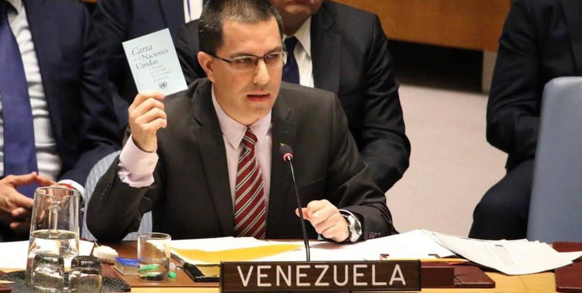 Chanceler da Venezuela reafirma proposta de diálogo com EUA e oposição