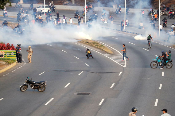 Previdência, desemprego e Venezuela no padrão de manipulação da tevê