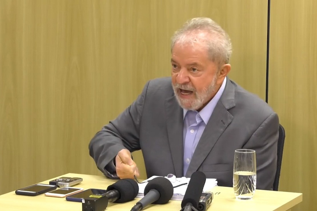 Lula lamenta não ter regulado os meios de comunicação