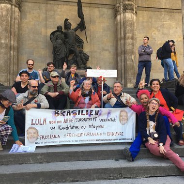 Lula é lembrado no mundo inteiro no Primeiro de Maio