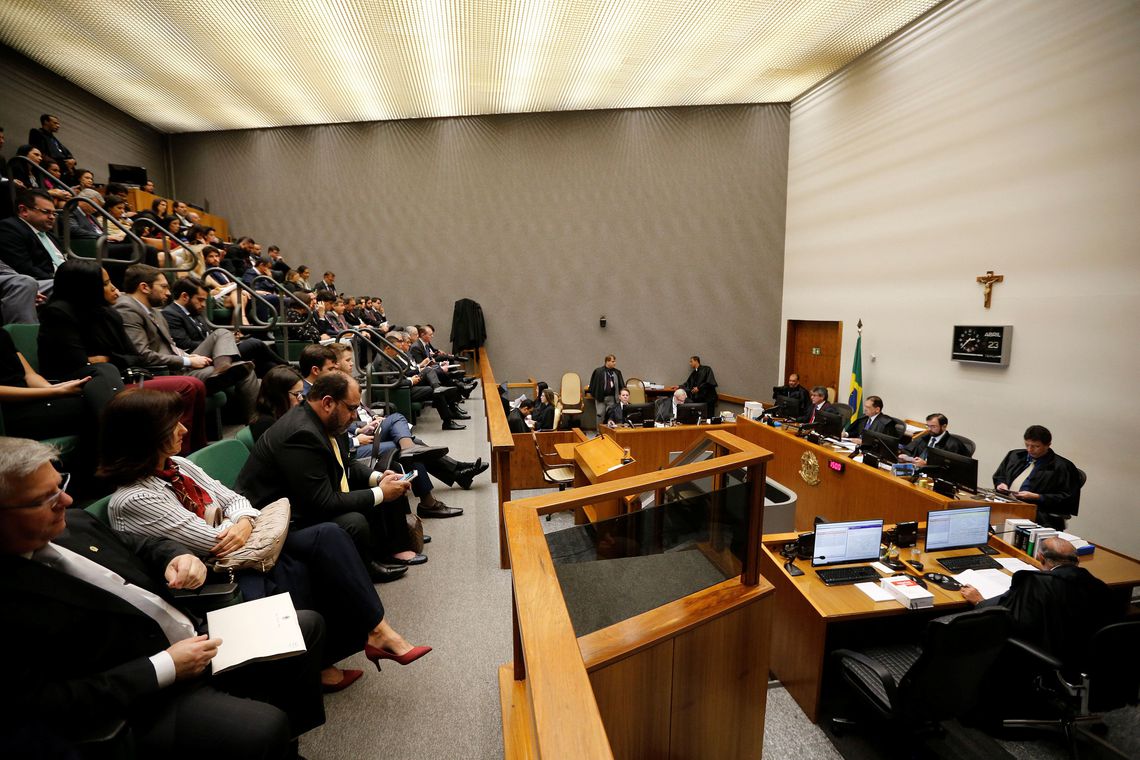 Fernando Brito: STJ fez 'conta de chegar' para limpar a barra do STF