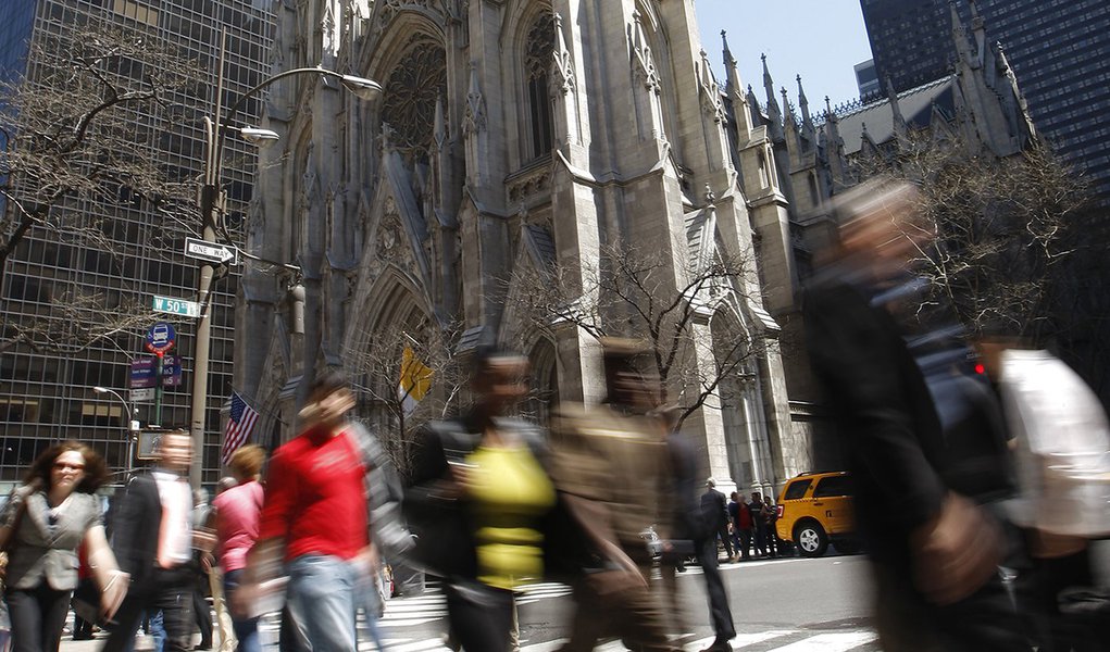 Homem é preso com gasolina e isqueiros em catedral de Nova Iorque