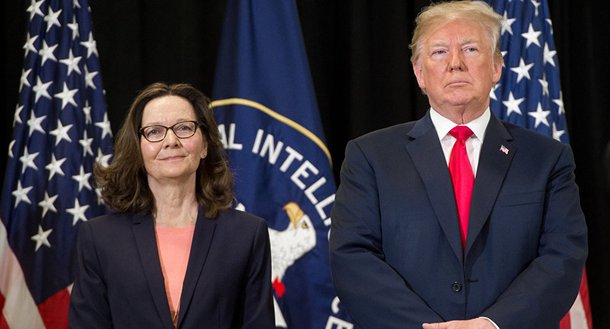 Chefe da CIA induziu Trump a expulsar diplomatas russos, diz NY Times