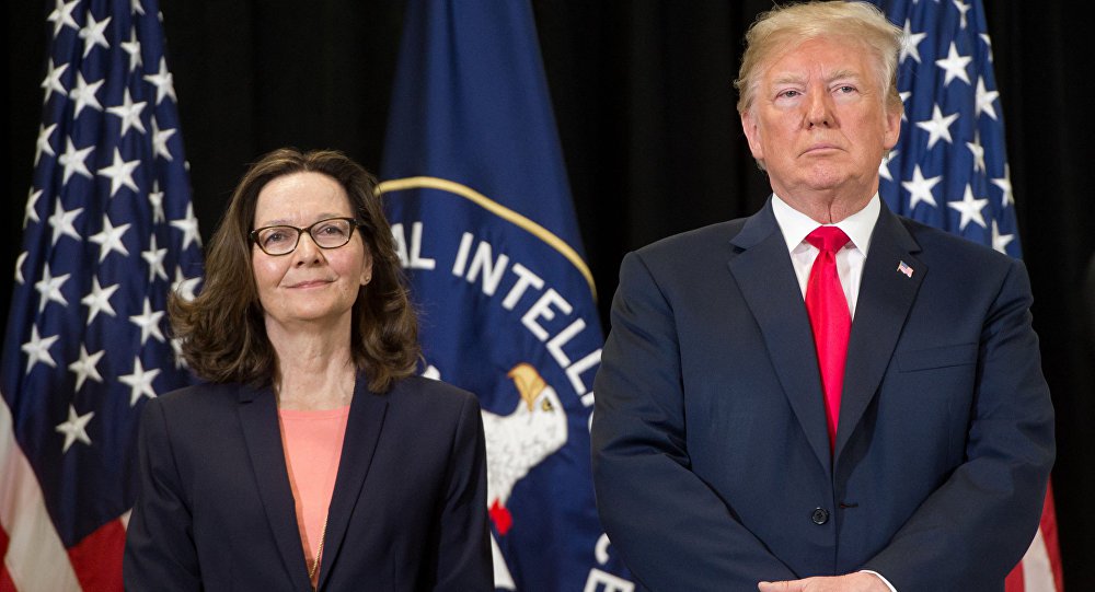 Chefe da CIA induziu Trump a expulsar diplomatas russos, diz NY Times