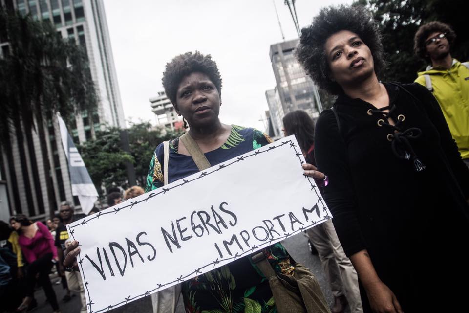 Vidas negras em tardes de domingo