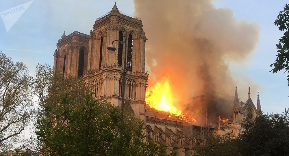 Procurador de Paris acredita que incêndio na Catedral foi acidente