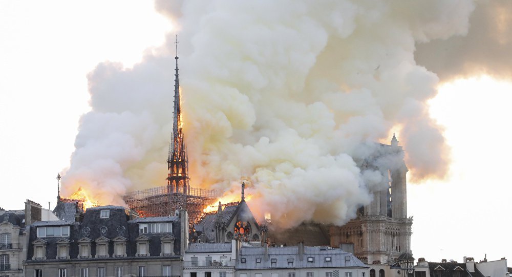 Estrutura de Notre-Dame está salva