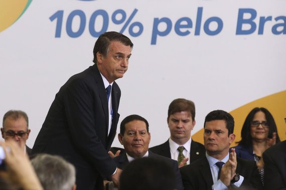 Já estamos caminhando para uma nova ditadura? Para o “mito”, democracia é um estorvo