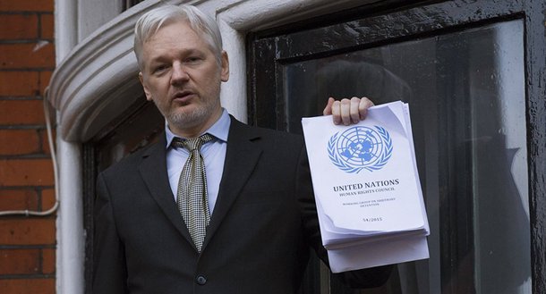 União Europeia seguirá 'de perto' prisão de Assange, diz porta-voz