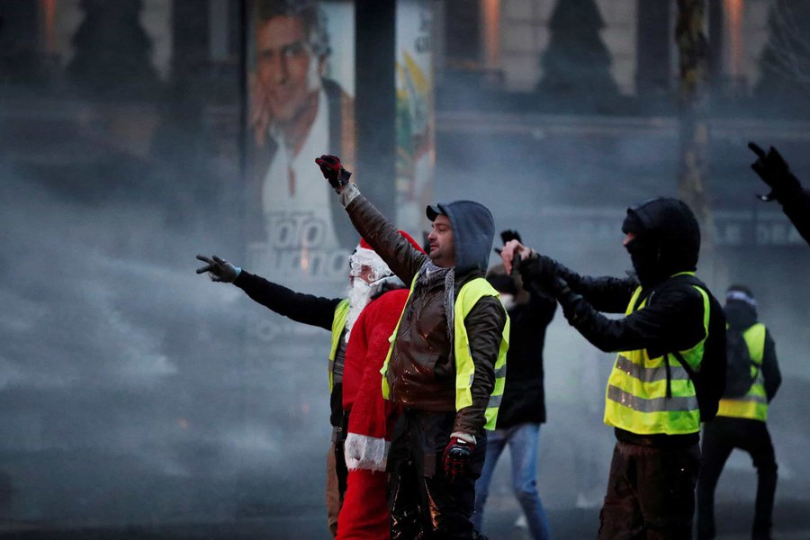 Coletes amarelos fazem protesto mais fraco desde início do movimento na França