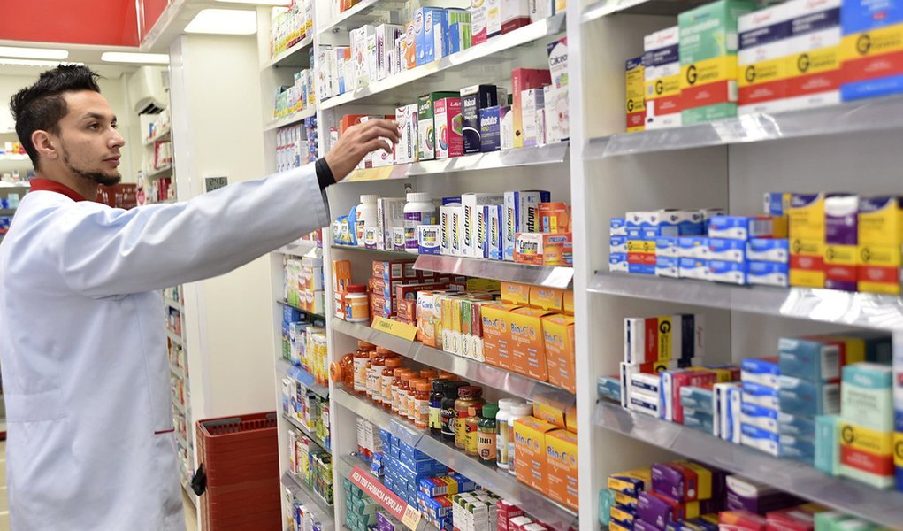 Governo Bolsonaro vai liberar preços de remédios sem prescrição médica