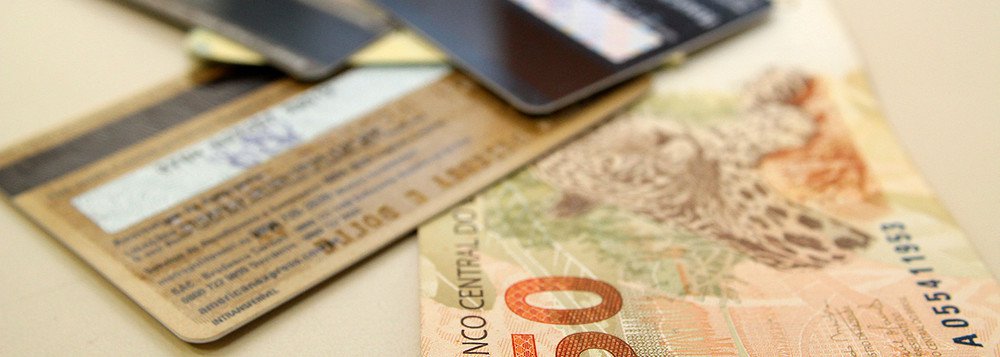 Endividamento de famílias brasileiras atinge maior patamar desde 2015