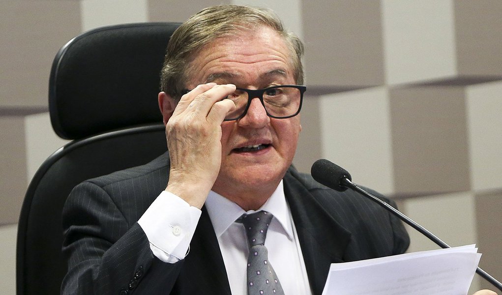 Não basta demitir Vélez, tem que valorizar a educação pública