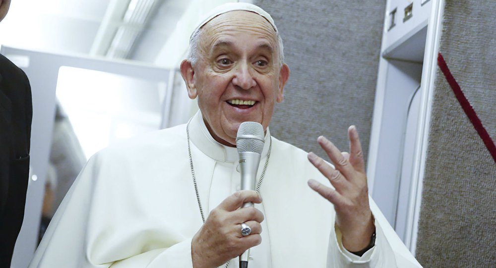 Papa Francisco abre caminho para tornar santo padre 'comunista' brasileiro