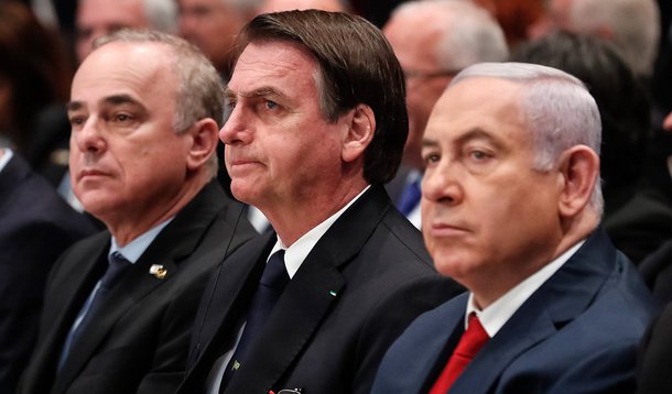 Bolsonaro conseguiu desagradar judeus e palestinos, diz colunista da Folha