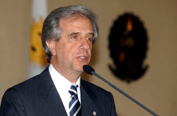 Uruguai dá exemplo ao Brasil e demite cúpula militar após omissão sobre crime na ditadura