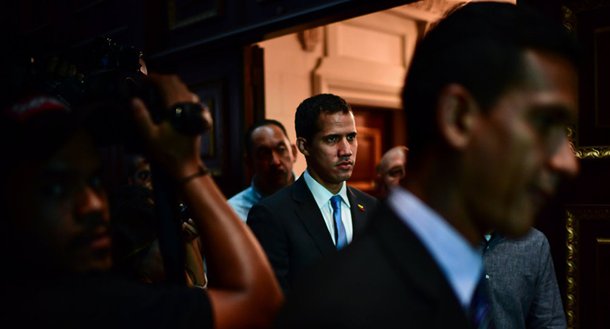 Supremo venezuelano ordena a retirada da imunidade parlamentar de Juan Guaidó