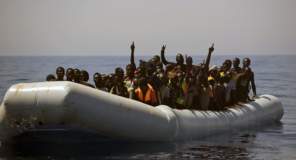 Espanha resgata 100 migrantes no Mediterrâneo