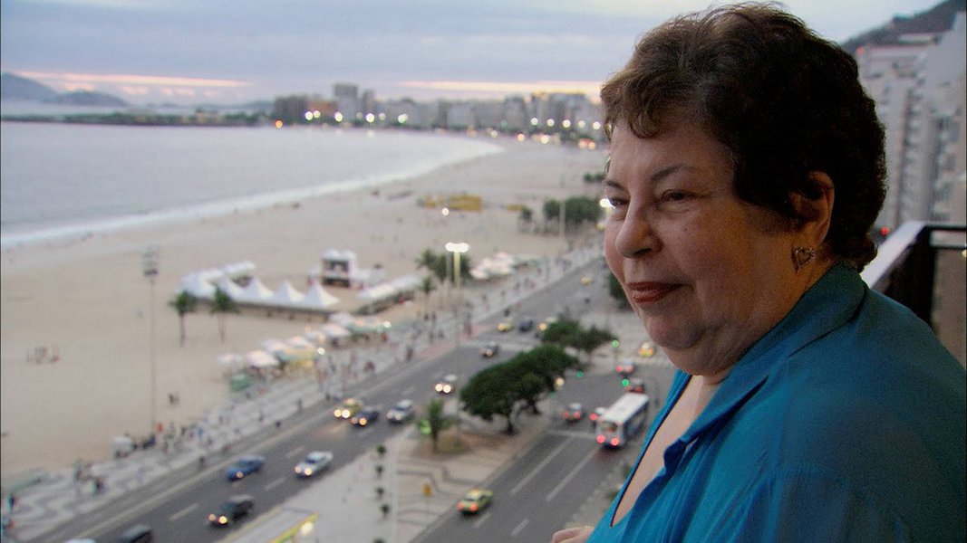 Nana Caymmi defende Bolsonaro e ataca Chico, Gil e Caetano