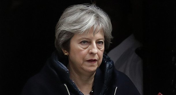 May diz que deixa o poder se Brexit for concretizado
