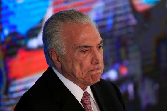 Para se livrar de 'esculacho' Temer volta para casa no avião de amigo