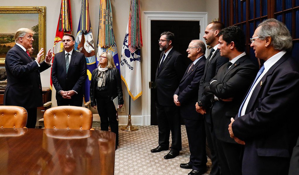 Grande vencedor da viagem de Bolsonaro aos EUA é Trump, aponta Estado de S.Paulo