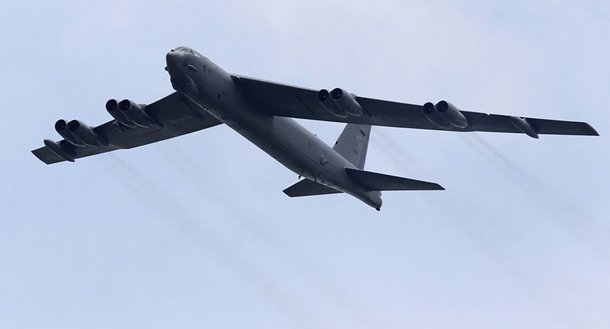 Caças russos Su-27 escoltaram 2 bombardeiros estratégicos dos EUA nas últimas 24 horas