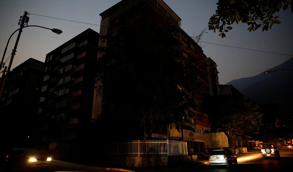 Franco-atirador foi responsável por ataque a hidrelétrica, diz Maduro