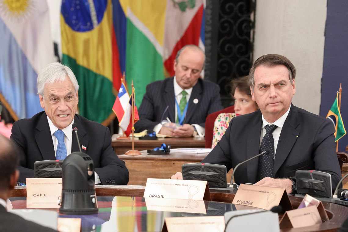 Chilenos recebem Bolsonaro com protestos