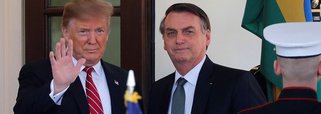 Bolsonaro de joelhos diante de Trump, um capítulo indigno da história do Brasil 