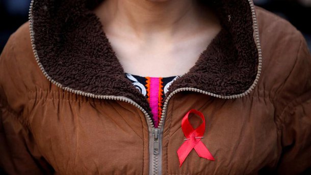 França começa a expulsar brasileiros transexuais soropositivos