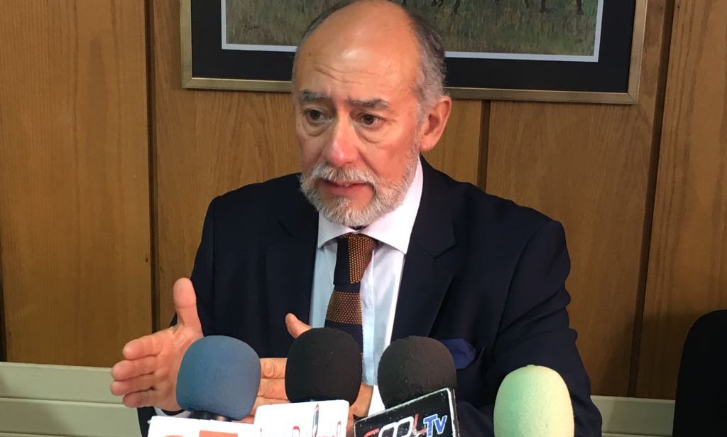 Presidente da Câmara chilena diz que não irá a almoços com Bolsonaro nem com Trump
