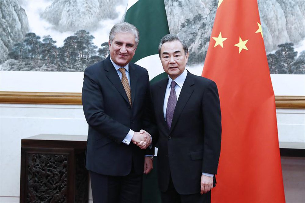 Chanceleres de China e Paquistão realizam diálogo estratégico