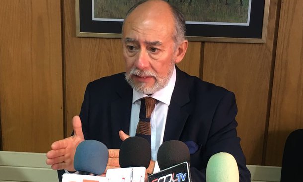 Presidente da Câmara chilena diz que não irá a almoços com Bolsonaro nem com Trump