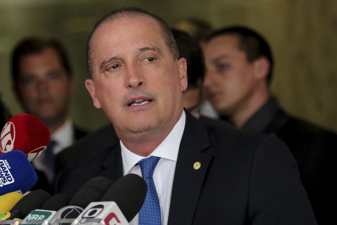 Onyx, congelado, quer oferecer a deputados o “Barracão da Educação”