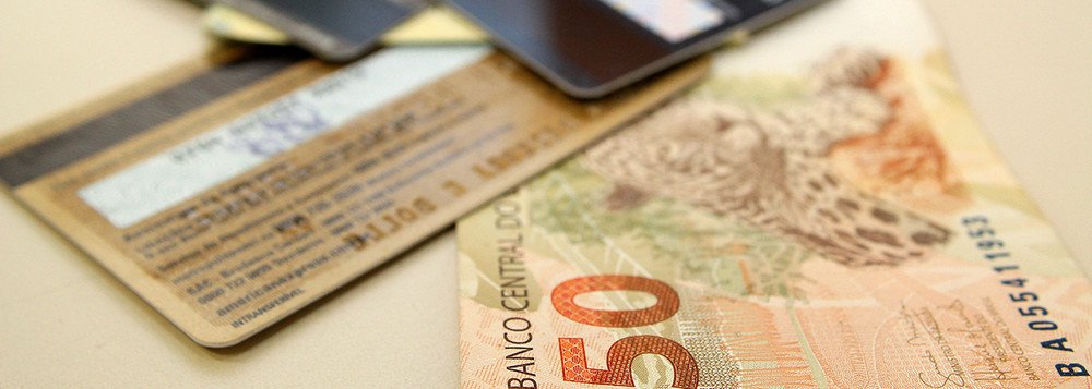Percentual de famílias com dívidas aumenta em fevereiro