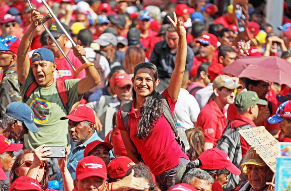 Povo saiu às ruas em Caracas em repúdio à sabotagem ao sistema elétrico