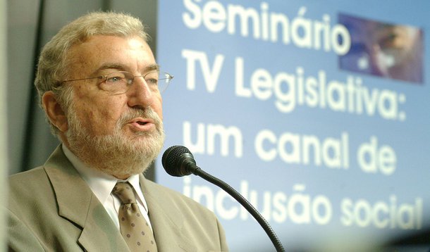 Livro analisa influência da mídia sobre os rumos da política no país